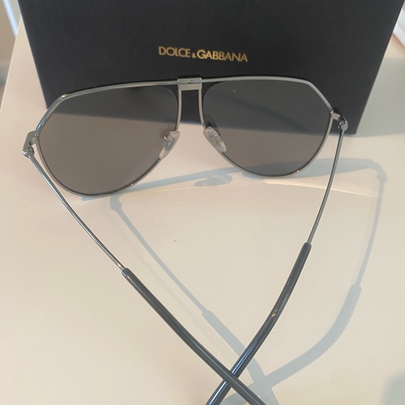 Pre- loved Dolce and Gabbana gunmetal pilot frame sunglasses 62mm - Picture 7 of 8